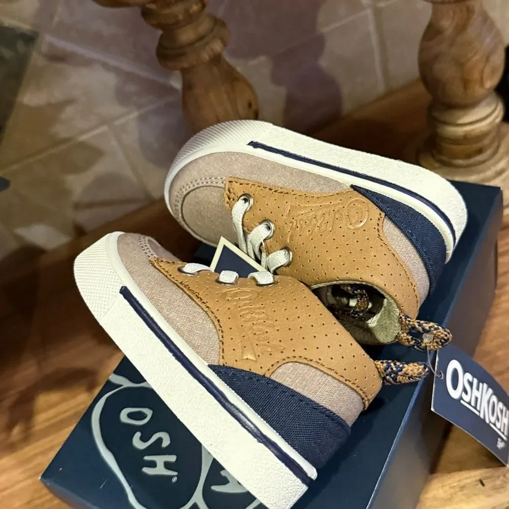 OshKosh B'gosh Tan and Blue Kids Shoes - Size 5 - NWB